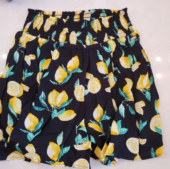 Victoria's Secret Pink Smocked Lemon Shorts XS - Picture 2 of 3